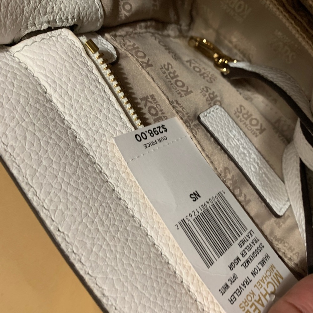 MK Hamilton Traveler in White Pebbled Leather - Picture 6 of 11